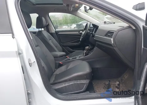 2019 Volkswagen Jetta 1.4T R-Line/1.4T S/1.4T Se z USA, uszkodzony, nr VIN 3VWC57BU2KM104431